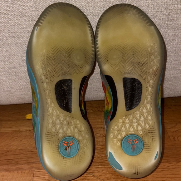 Nike Multicolor Sneakers with Yellow and Blue Highlights - Picture 9 of 9